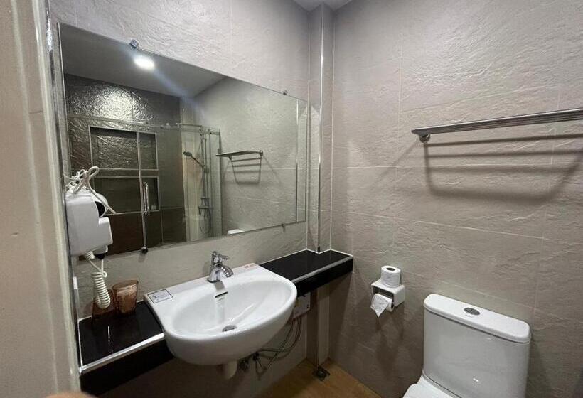 اتاق استاندارد با چشم‌انداز باغ, Uthaithani Resort