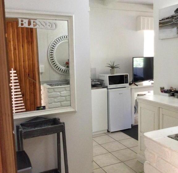 سوییت خانوادگی, White River B & B