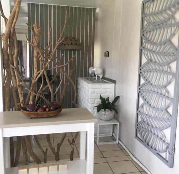 سوییت خانوادگی, White River B & B