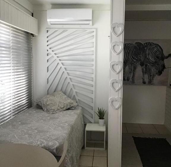 سوییت خانوادگی, White River B & B