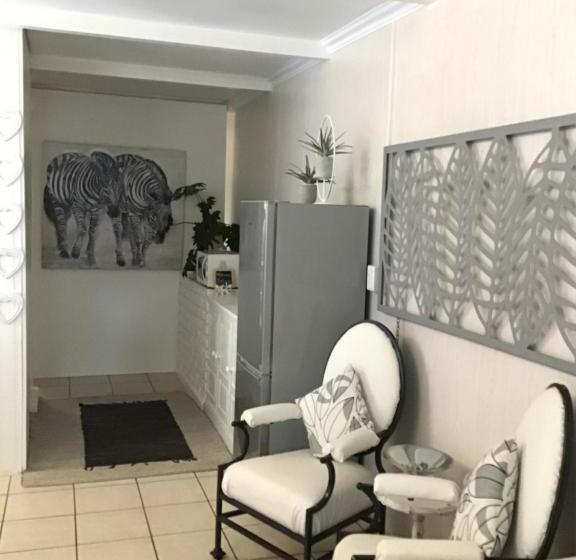 سوییت خانوادگی, White River B & B