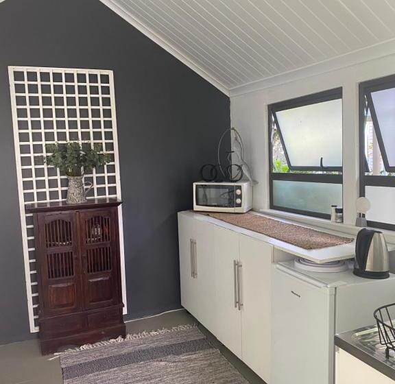 اتاق اکونومی, White River B & B