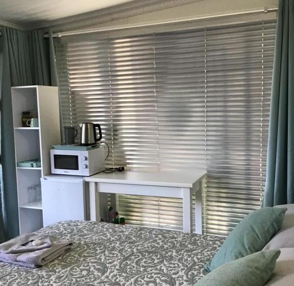 اتاق اکونومی, White River B & B