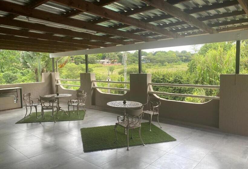 اتاق استاندارد با سرویس بهداشتی مشترک, White River B & B