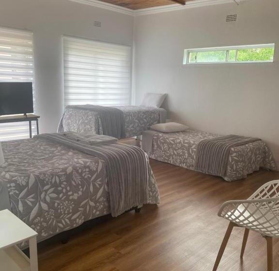 اتاق خانوادگی, White River B & B