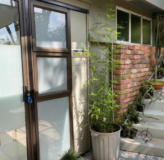 اتاق اکونومی, White River B & B