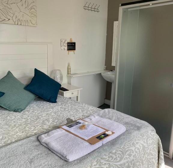 اتاق اکونومی, White River B & B