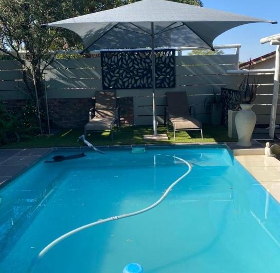 اتاق اکونومی, White River B & B