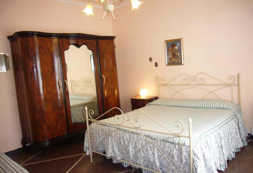 اتاق سه‌نفرۀ استاندارد با سرویس بهداشتی بیرون از اتاق, B&b Red Horse