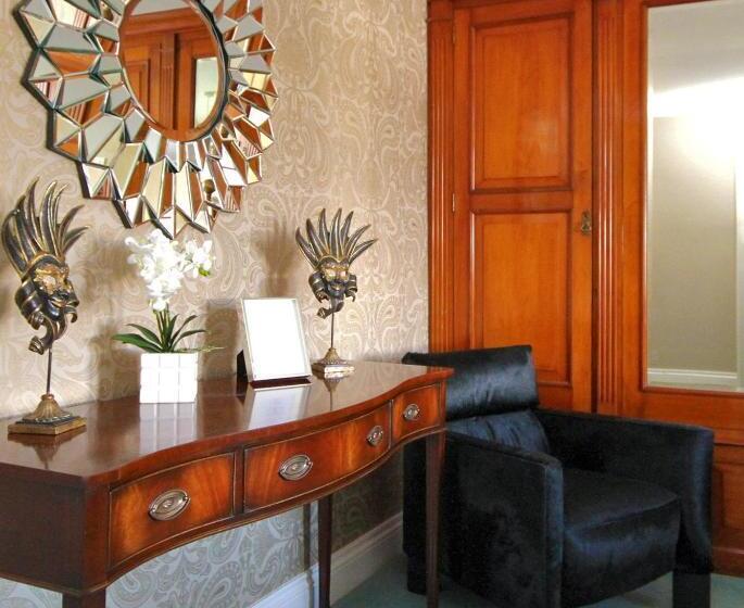 Deluxe Suite, The Mainstay Luxury Boutique Rooms With Private Parking