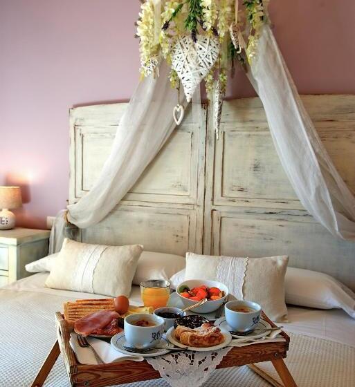 نمای استخر اتاق استاندارد چهارنفره, Villa Rossella Rooms
