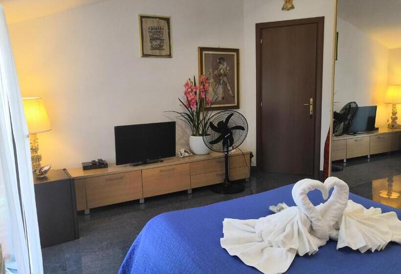 اتاق لوکس با چشم‌انداز دریا, Villa Patrizia