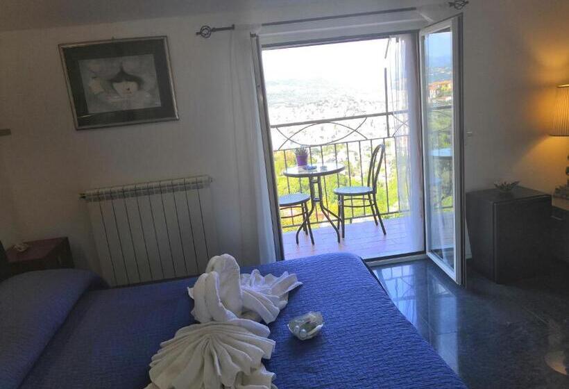 اتاق لوکس با چشم‌انداز دریا, Villa Patrizia