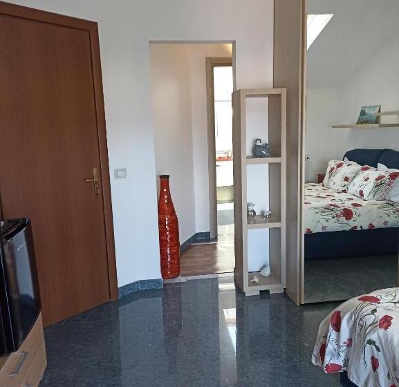 اتاق لوکس با چشم‌انداز دریا, Villa Patrizia