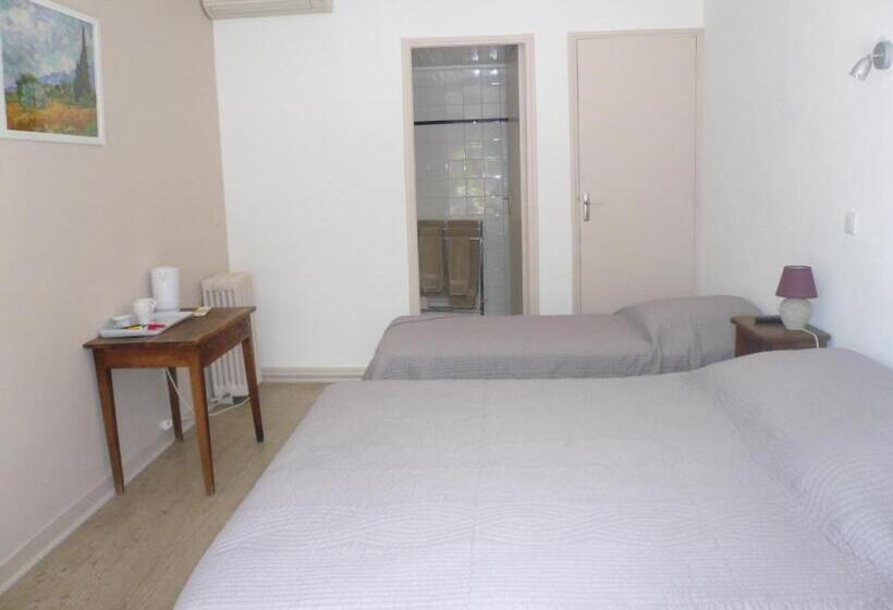 Номер Стандарт Трехместный, Chambres D Hôtes De La Gardy