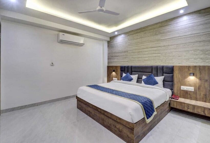 高级大房间, Anand Villa
