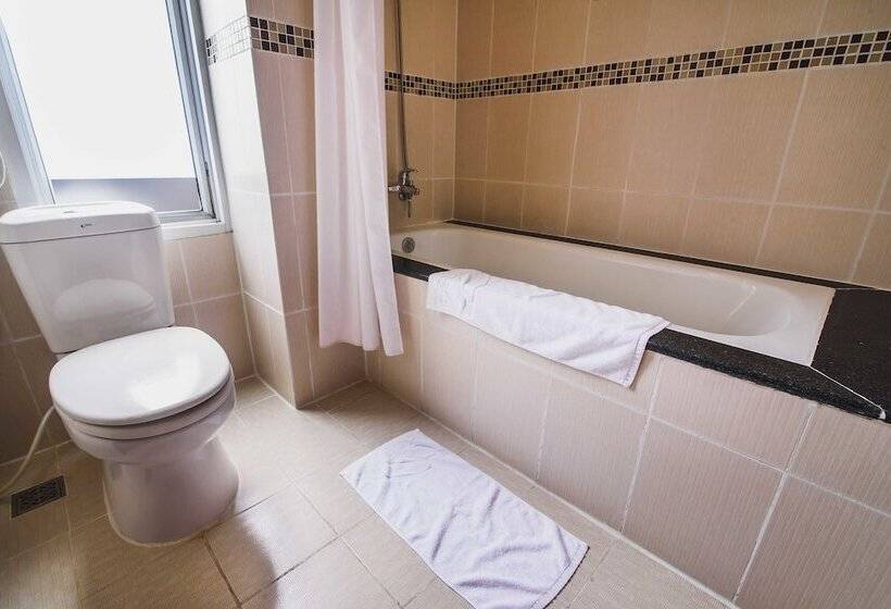 اتاق لوکس با چشم‌انداز شهر, Mondial Hotel Hue