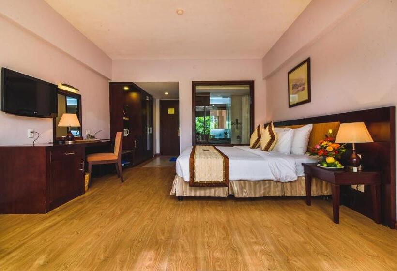 اتاق لوکس با چشم‌انداز شهر, Mondial Hotel Hue