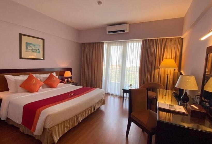 اتاق لوکس با چشم‌انداز شهر, Mondial Hotel Hue