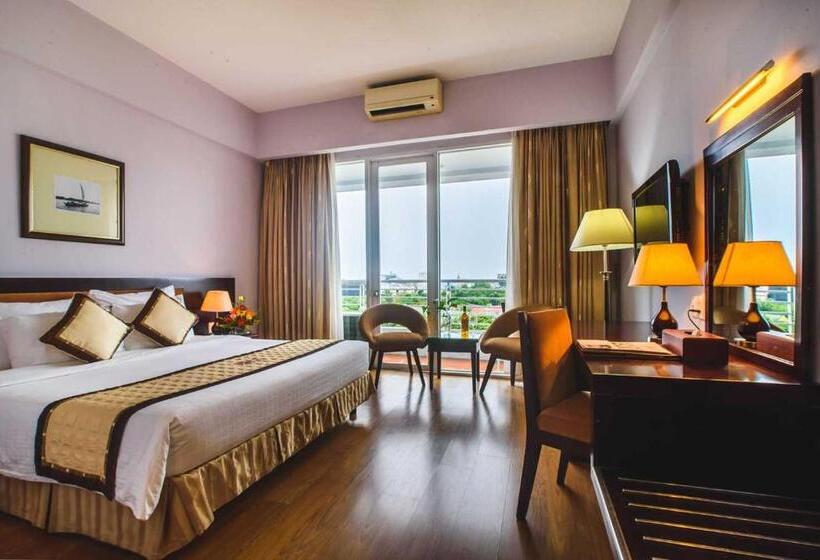 اتاق لوکس با چشم‌انداز شهر, Mondial Hotel Hue