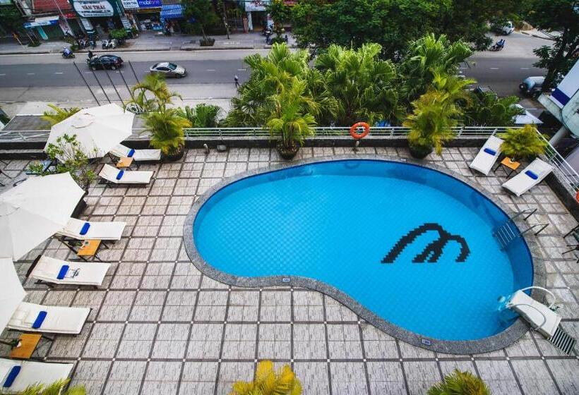 سوئیت با چشم‌انداز رودخانه, Mondial Hotel Hue