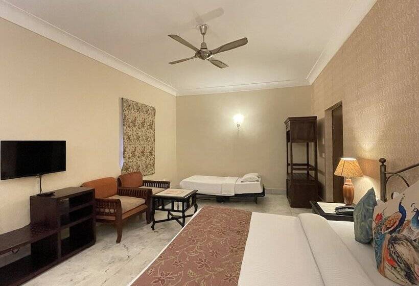 اتاق لوکس سه تخته, Suryaa Villa   A Boutique Heritage