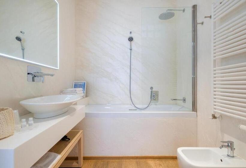 Полулюкс с Балконом, Tempobiancosuites