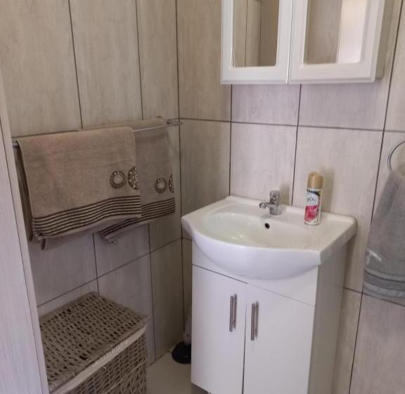 اتاق خانوادگی, Tropical Paradise Guest House