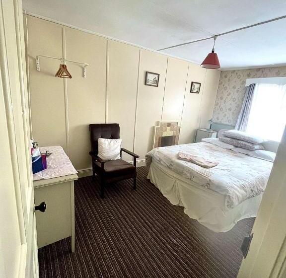 اتاق استاندارد با سرویس بهداشتی مشترک, Geoghegans Magpie Bar And B&b