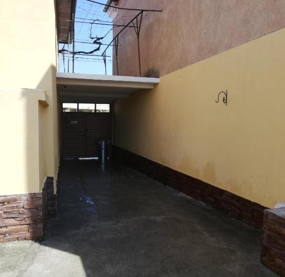 Дом 1 Спальня, Teodora House