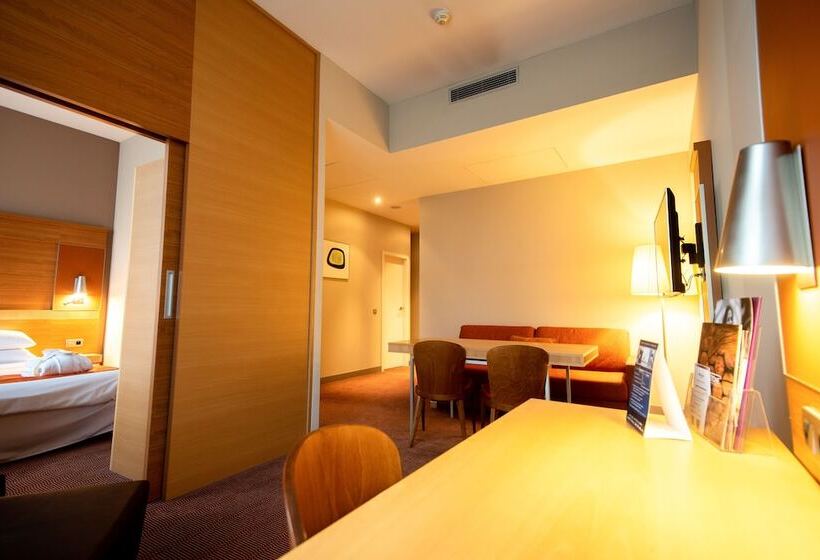 سوییت پرستیژ, Mercure Ostrava Center