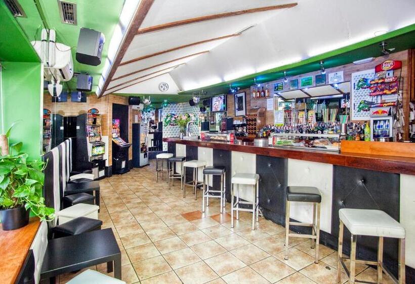 חדר דלוקס, Hostal Goias