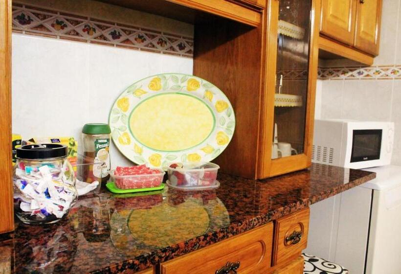 اتاق استاندارد با سرویس بهداشتی مشترک, Guesthouse Pombinha
