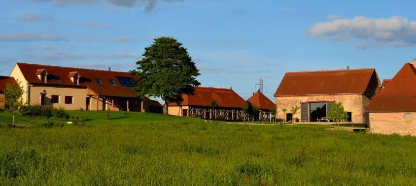 ガーデンビュースタンダードルーム, Hameau Des Damayots