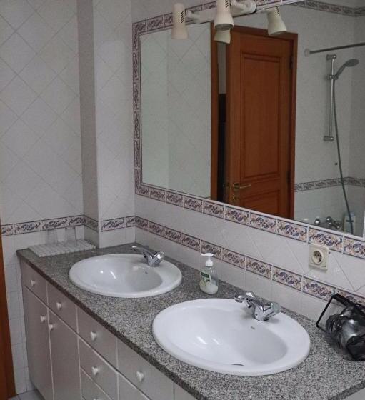 سوییت خانوادگی, Enjoy Viana   Guest House