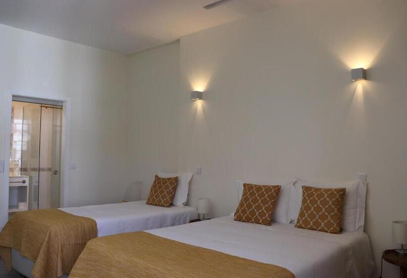 اتاق استاندارد سه تخته با بالکن, Enjoy Viana   Guest House