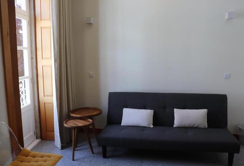 اتاق استاندارد سه تخته با بالکن, Enjoy Viana   Guest House