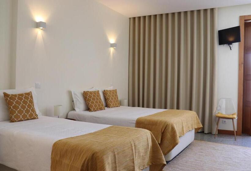 اتاق استاندارد سه تخته با بالکن, Enjoy Viana   Guest House