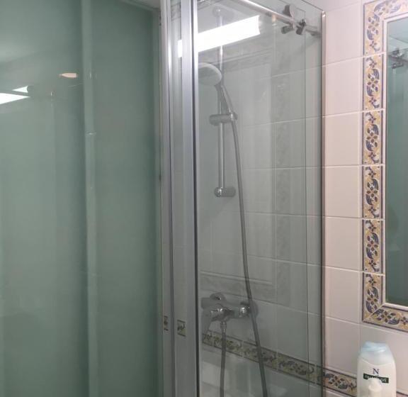 اتاق لوکس سه تخته, Enjoy Viana   Guest House