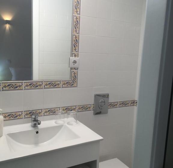 اتاق لوکس سه تخته, Enjoy Viana   Guest House