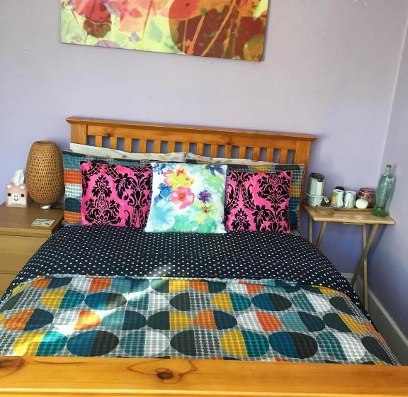 Номер Стандарт, 38 Whitehall Road