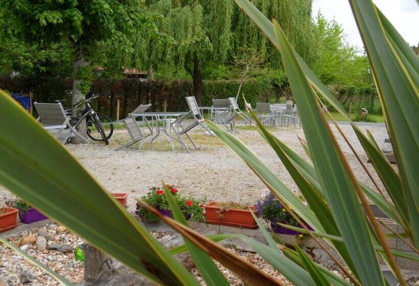 اتاق استاندارد با تراس, Au Jardin Près De L Ocean