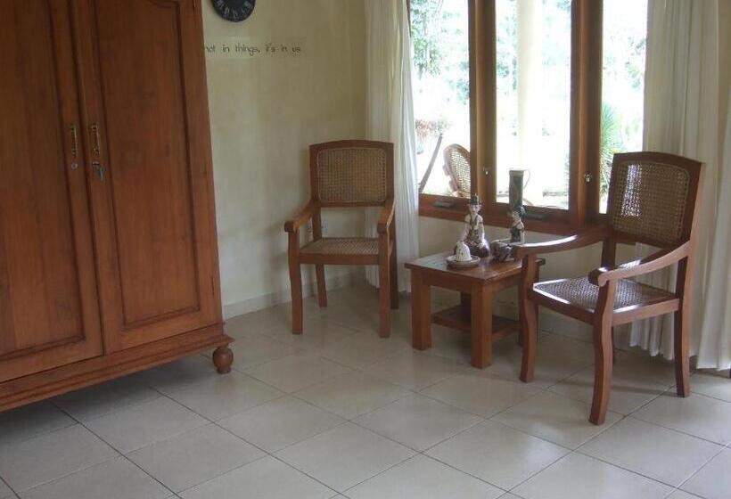 اتاق استاندارد با چشم‌انداز استخر, Guesthouse Rumah Senang