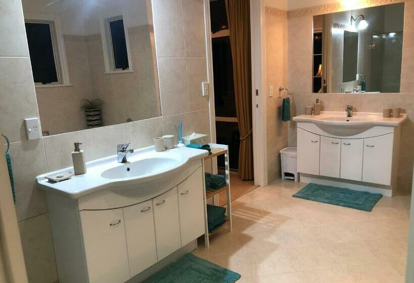 سوییت با چشم‌انداز کوه, Rua Resort