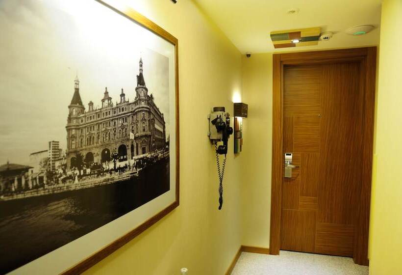 اتاق استاندارد, Collage Taksim