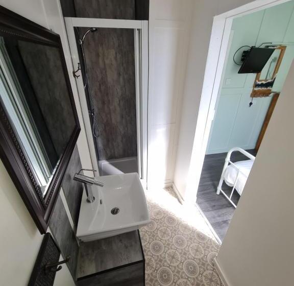 Номер Basic, Elmora House
