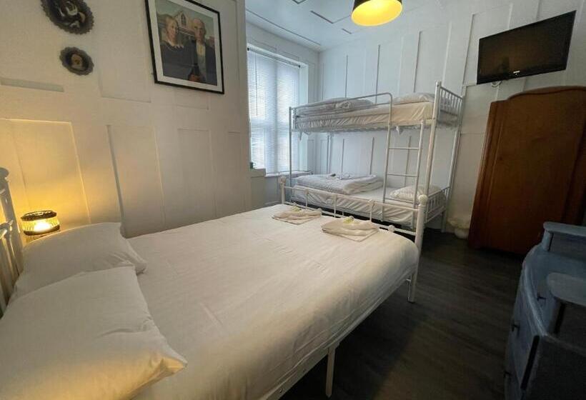 Семейный Номер, Elmora House