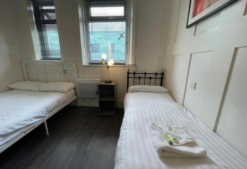 Трехместный Номер Deluxe, Elmora House