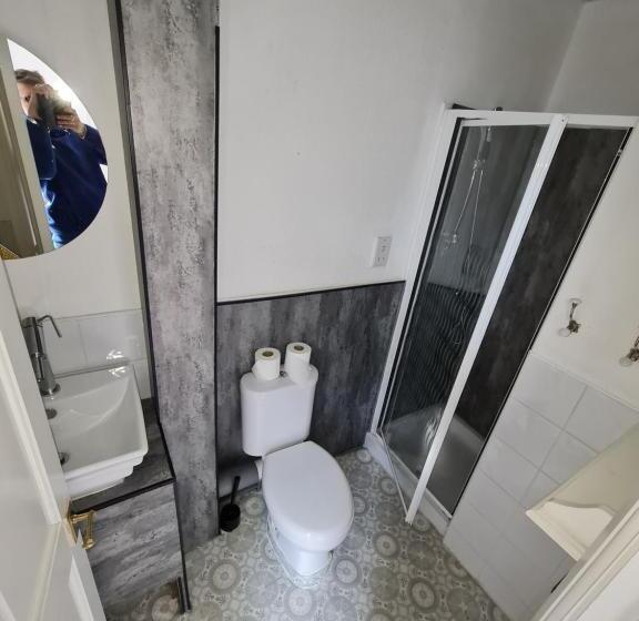 Номер Стандарт, Elmora House