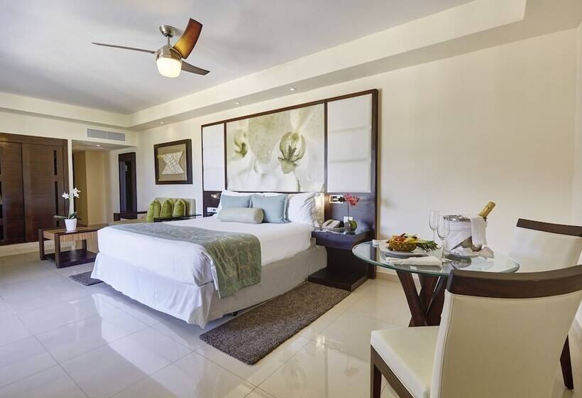 اتاق لوکس با چشم‌انداز دریا, Royalton Punta Cana, An Autograph Collection Allinclusive Resort & Casino